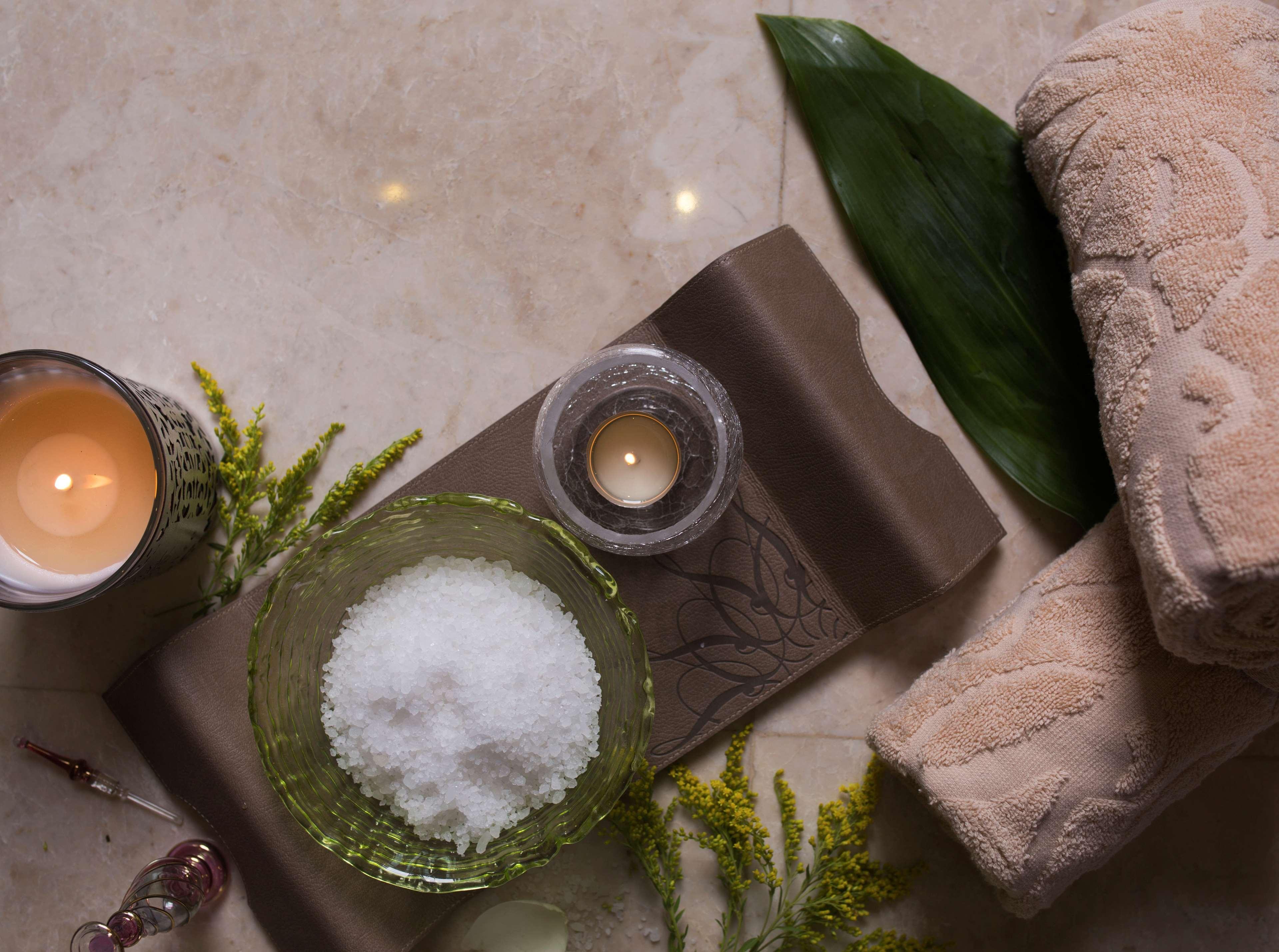 로열 맥심 팰리스 켐핀스키 카이로 외부 사진 A spa treatment