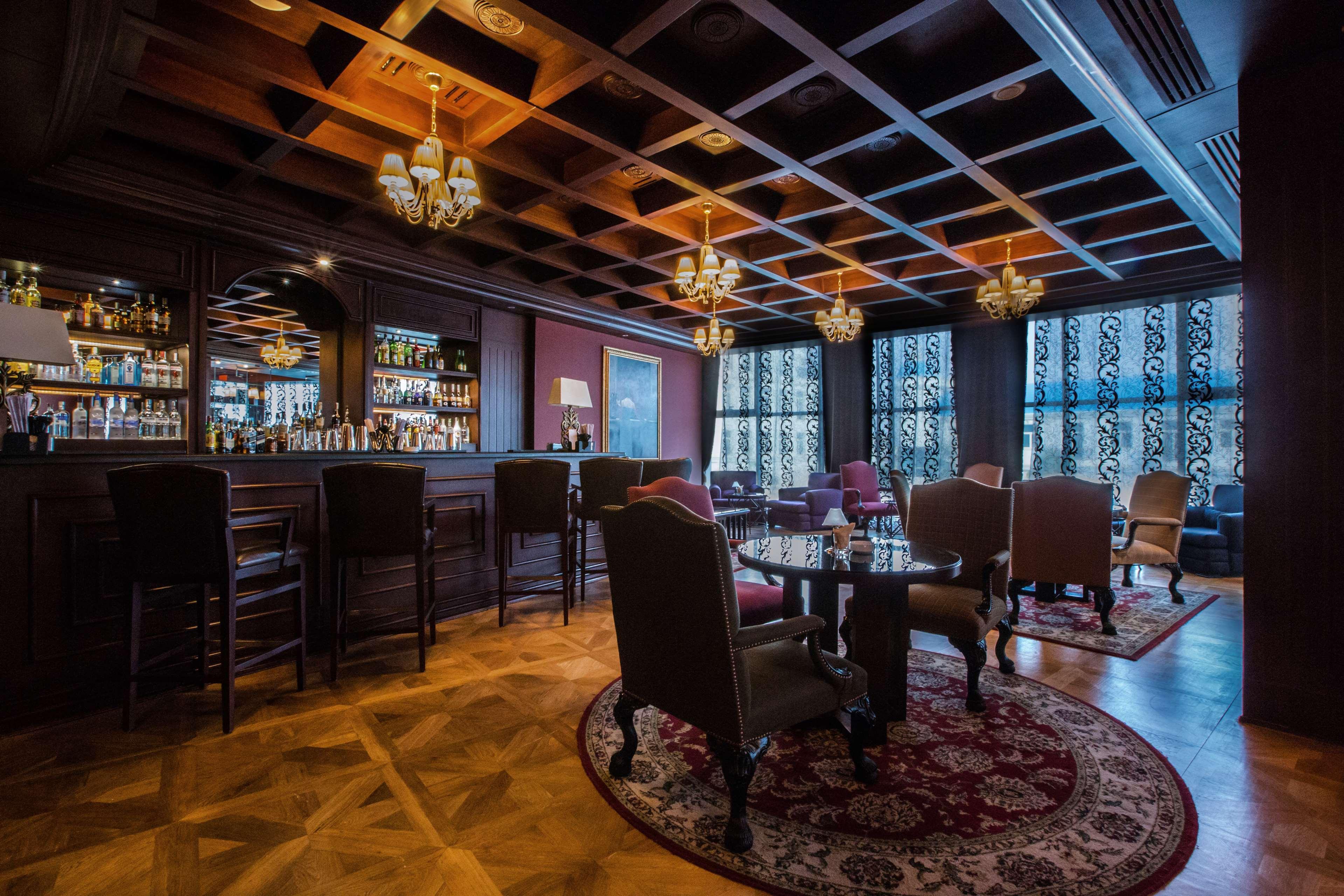 로열 맥심 팰리스 켐핀스키 카이로 외부 사진 The Bar