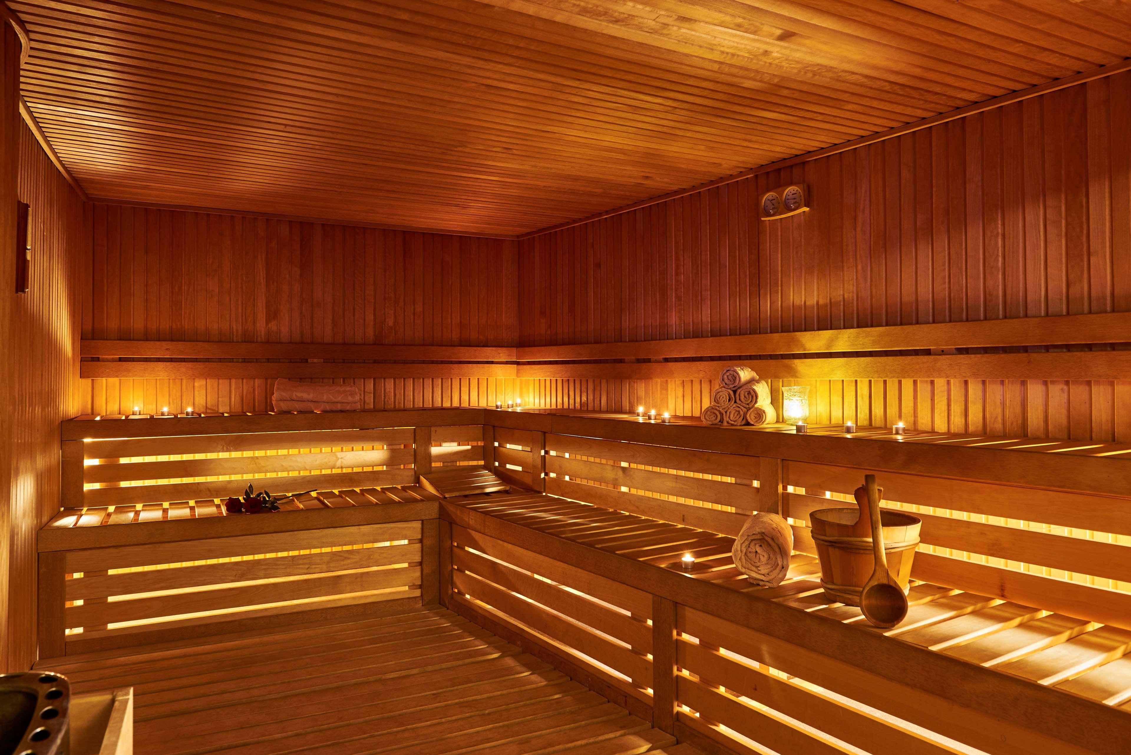 로열 맥심 팰리스 켐핀스키 카이로 외부 사진 A Finnish sauna
