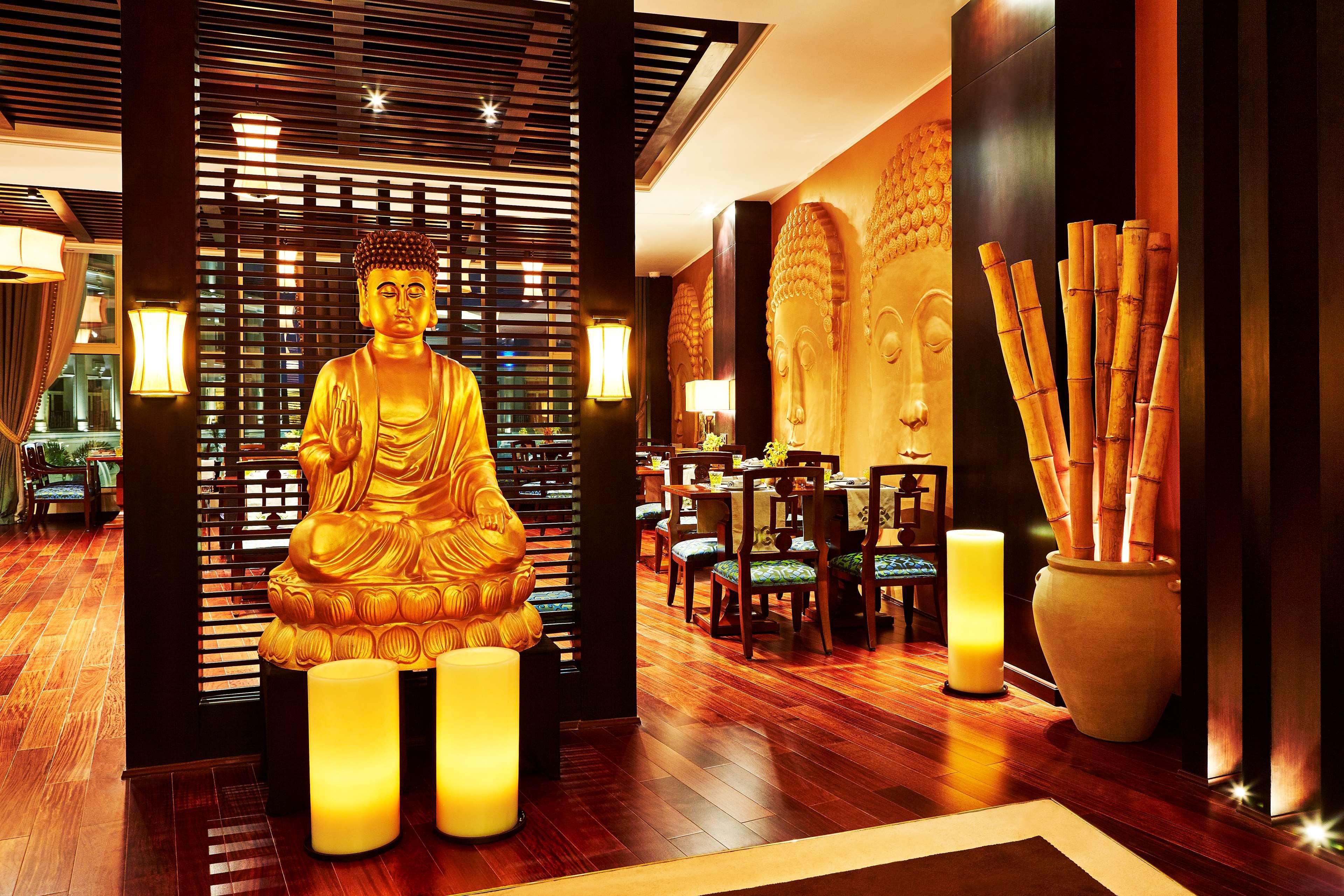 로열 맥심 팰리스 켐핀스키 카이로 외부 사진 The interior of the restaurant
