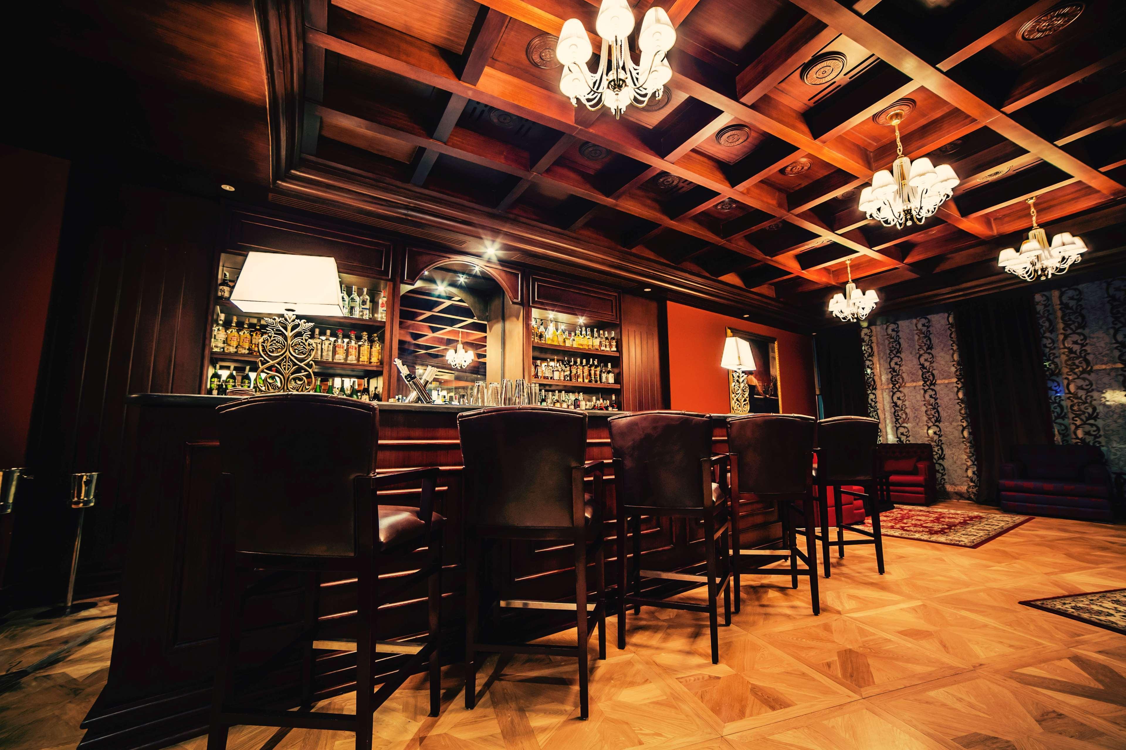 로열 맥심 팰리스 켐핀스키 카이로 외부 사진 The bar at the 21 Club