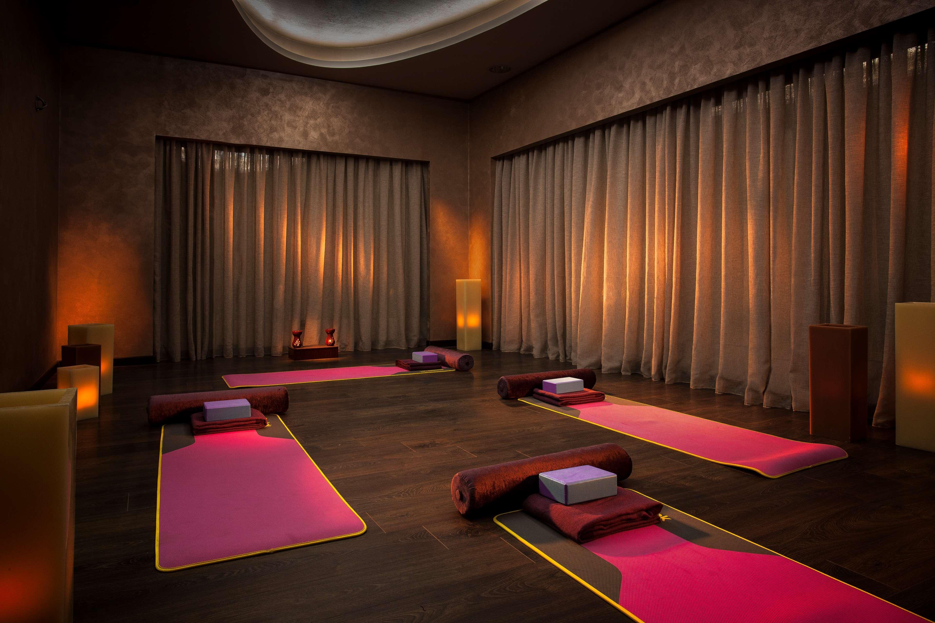 로열 맥심 팰리스 켐핀스키 카이로 외부 사진 The spa at The Ritz-Carlton, Dubai