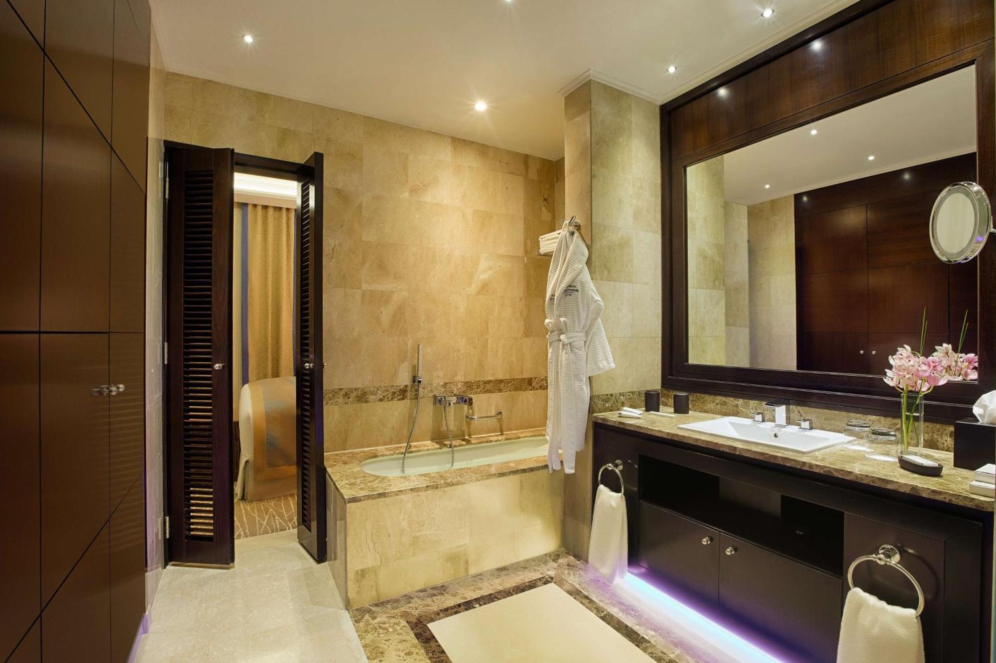 로열 맥심 팰리스 켐핀스키 카이로 외부 사진 Bathroom