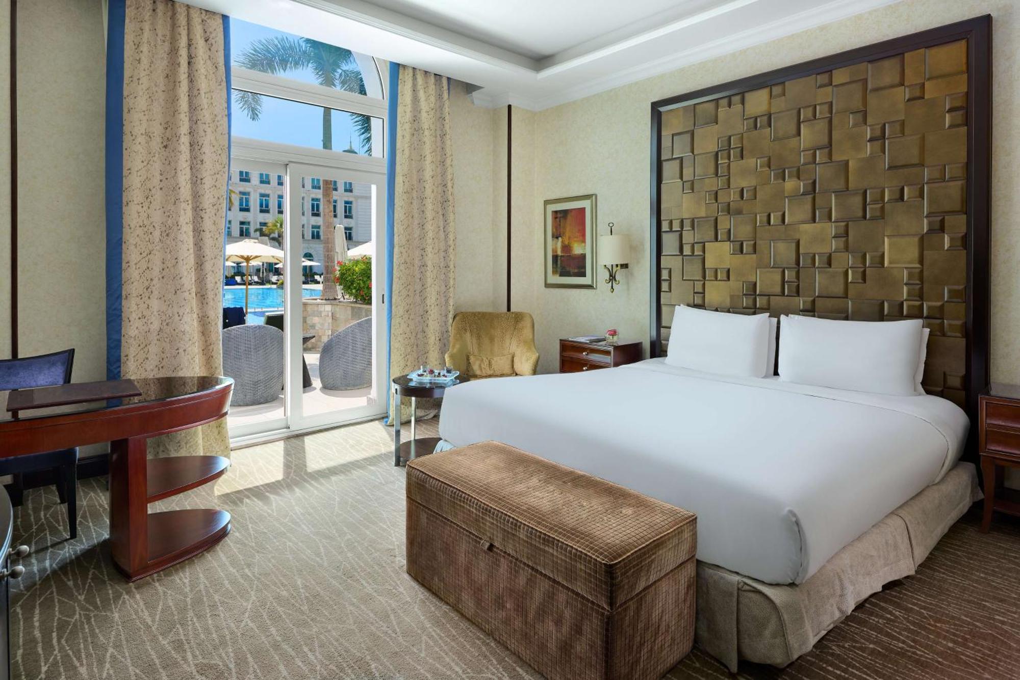 로열 맥심 팰리스 켐핀스키 카이로 외부 사진 A guest room at the Atlantis, The Royal