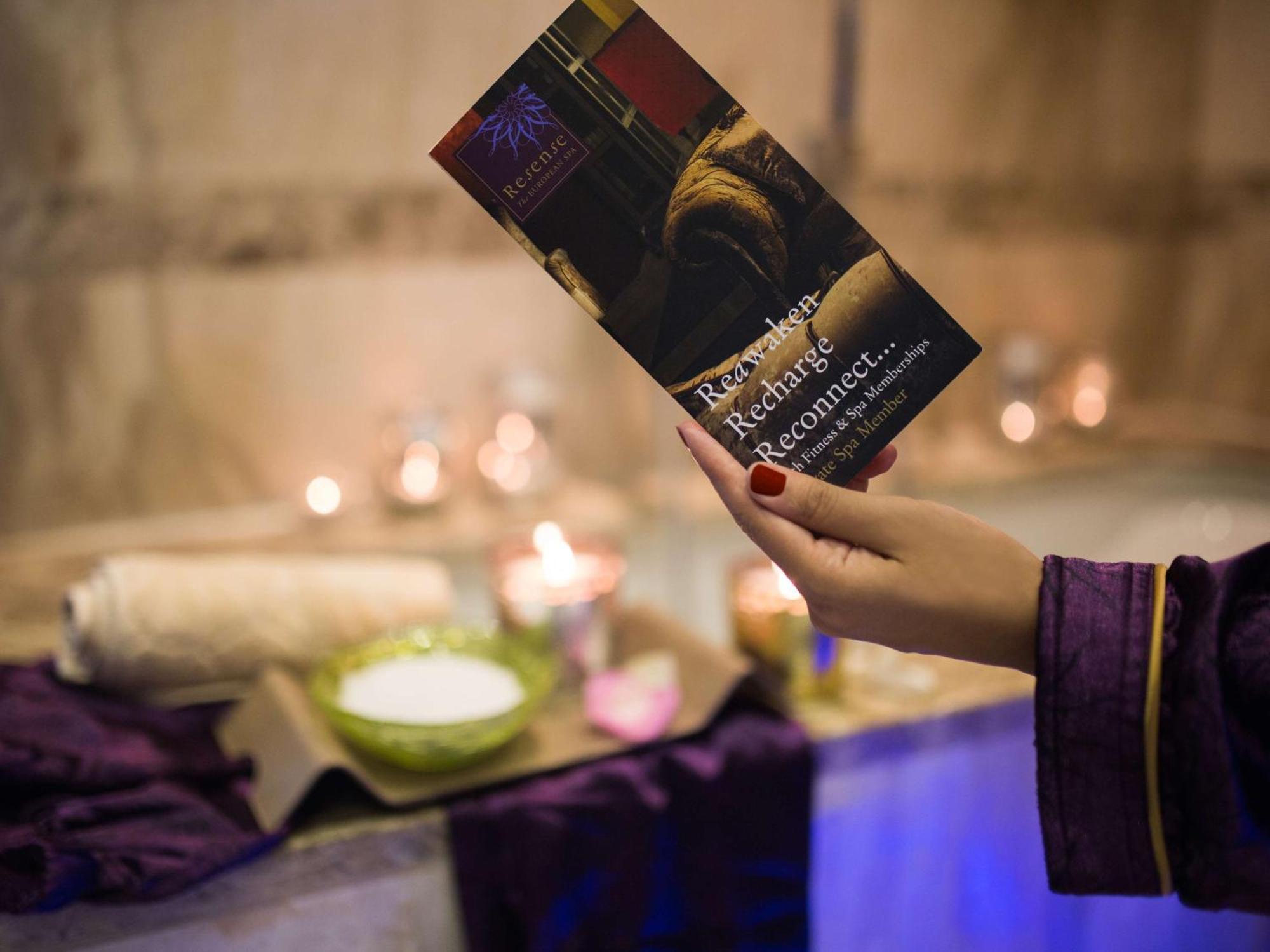 로열 맥심 팰리스 켐핀스키 카이로 외부 사진 A brochure for a spa